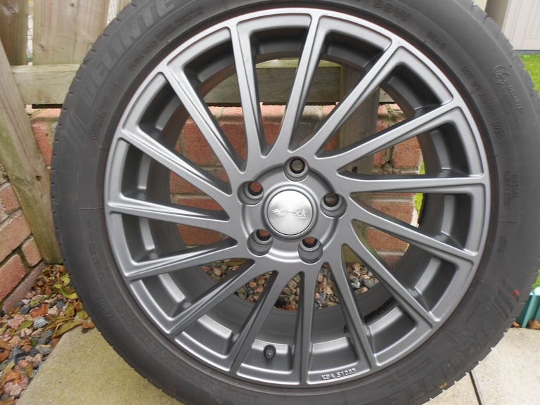 NISSAN 18" ALLOYS