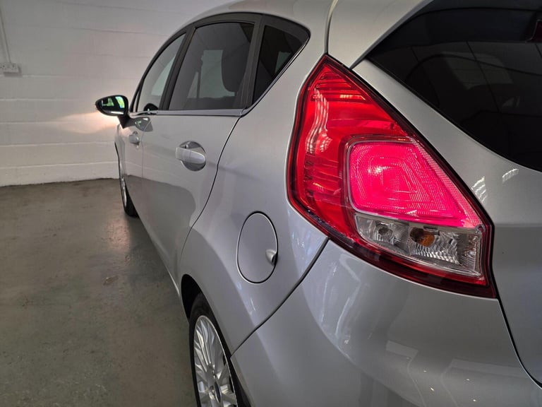  Ford Fiesta 1.6 Titanium Powershift Euro 5 5dr Petrol Automatic