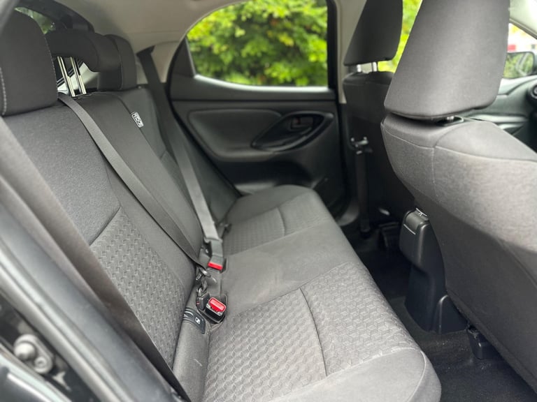 2021 Toyota Yaris 1.5 VVT-h Design E-CVT Euro 6 (s/s) 5dr HATCHBACK Petrol/Electric Hybrid Automatic