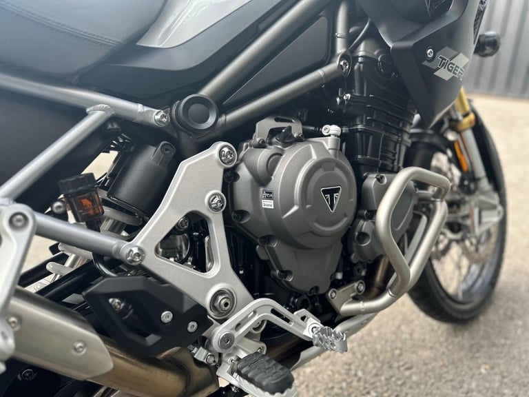 Triumph Tiger 1200 Rally Pro 2022/72 in White Motorcycle 