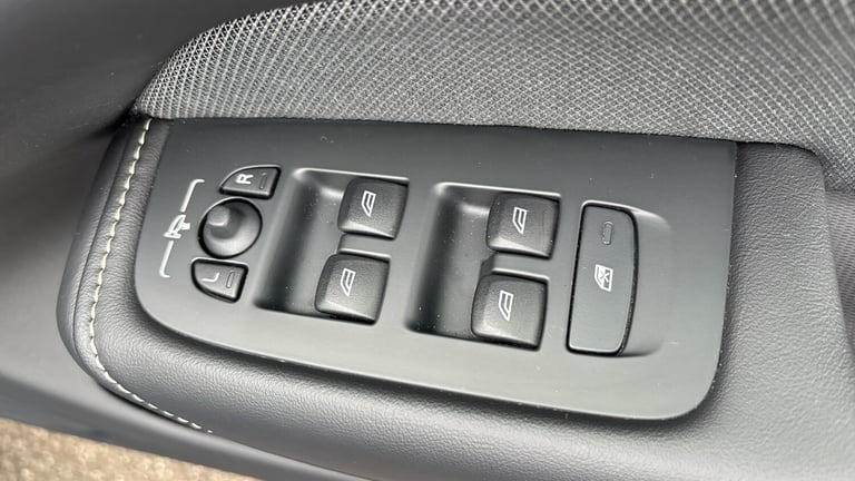 2021 Volvo XC60 2.0 B4D R DESIGN 5dr Geartronic Diesel Estate Estate Diesel Automatic