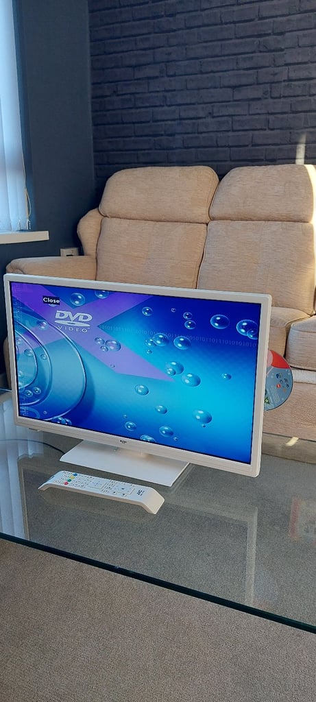 24 inch Bush Freeview Tv with Dvd