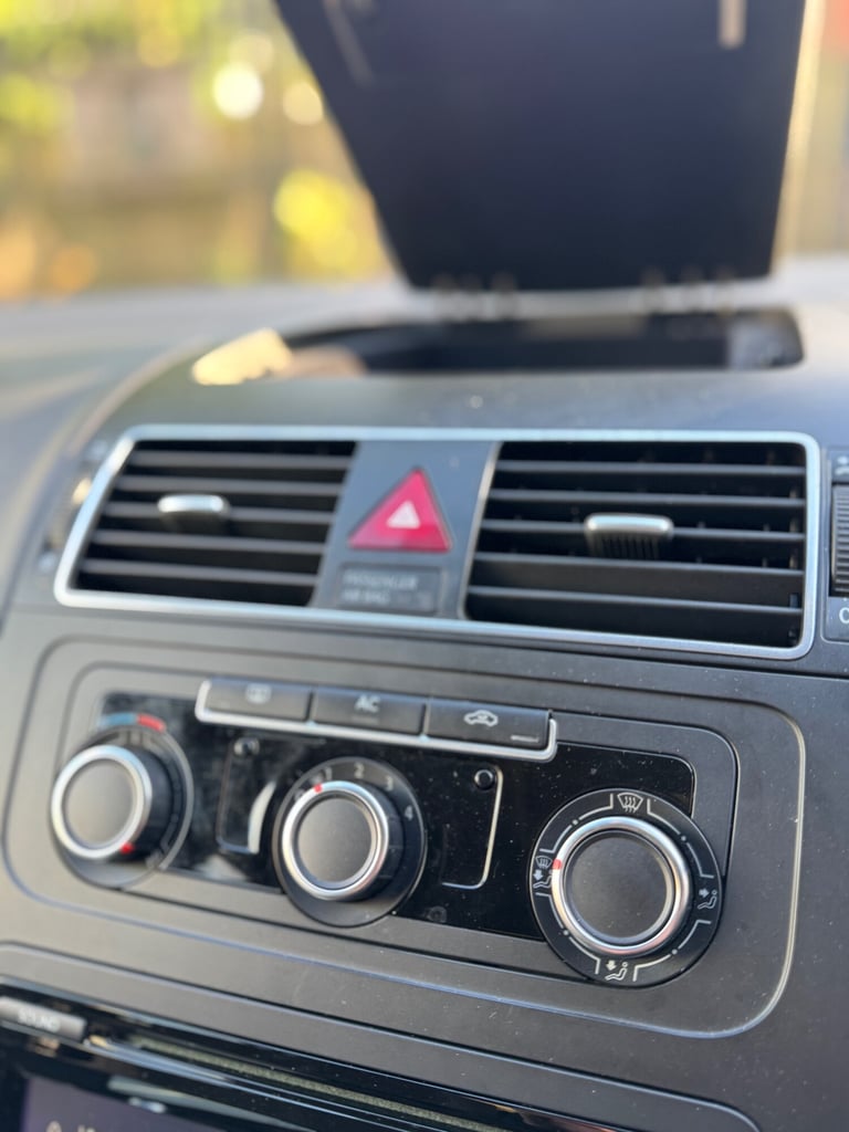 2011 Volkswagen Touran 2.0 TDI SE 5dr DSG MPV Diesel Automatic