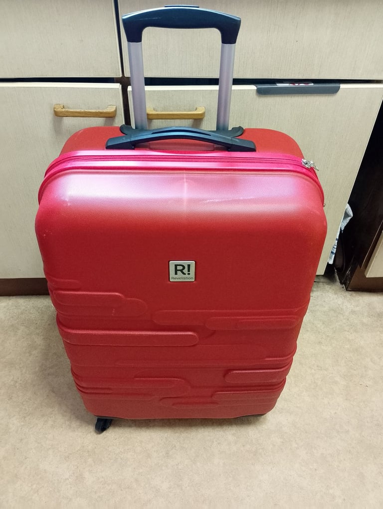 Red Hardshell Suitcase - 67 x 45 x 25cm 