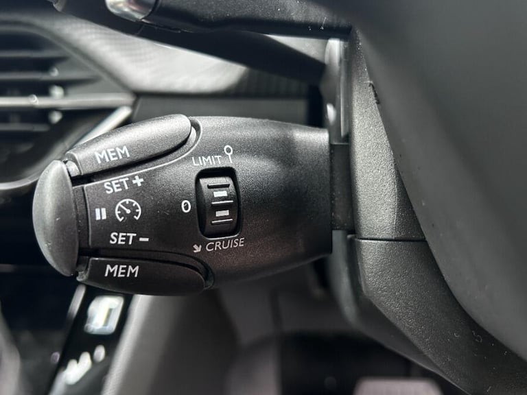 2022 Peugeot 2008 1.2 Puretech Allure Premium Suv 5dr Petrol Eat Euro 6 (s/s) (130 Ps) HATCHBACK ...