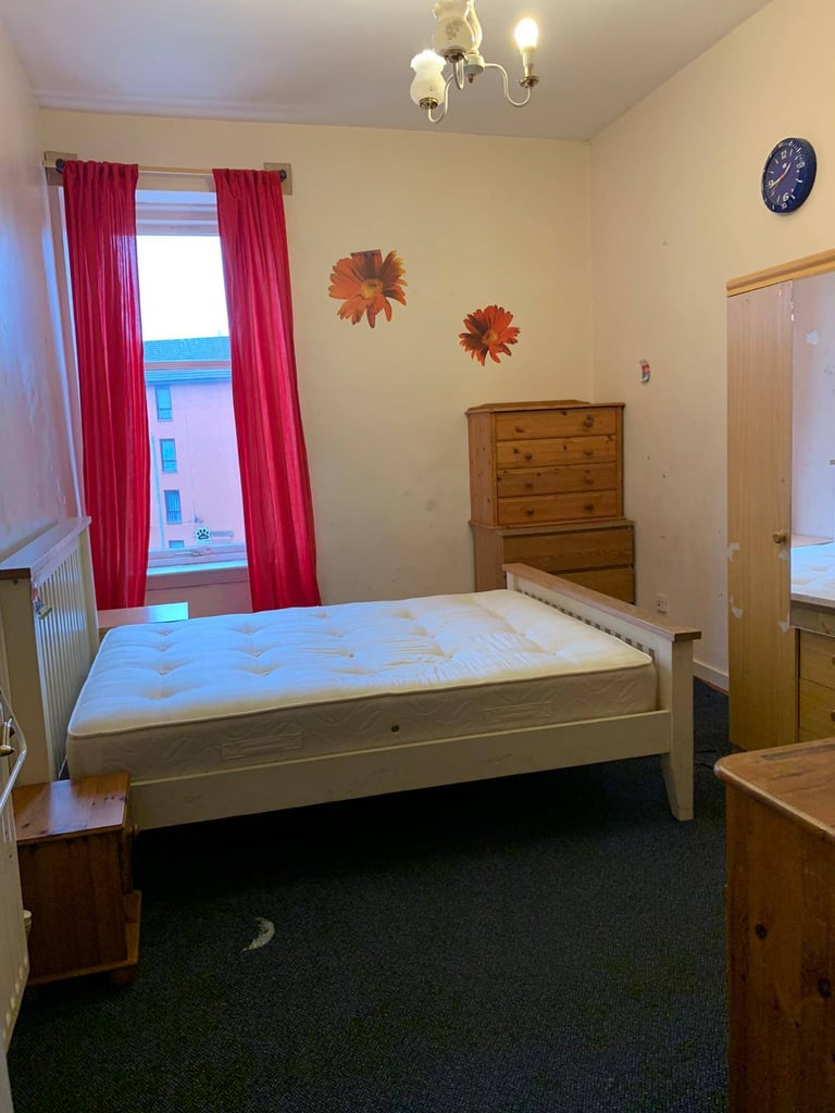 ONE ROOM (NICE FLAT TO SHARE) £500 PER MONTH INCLUDING BILLS