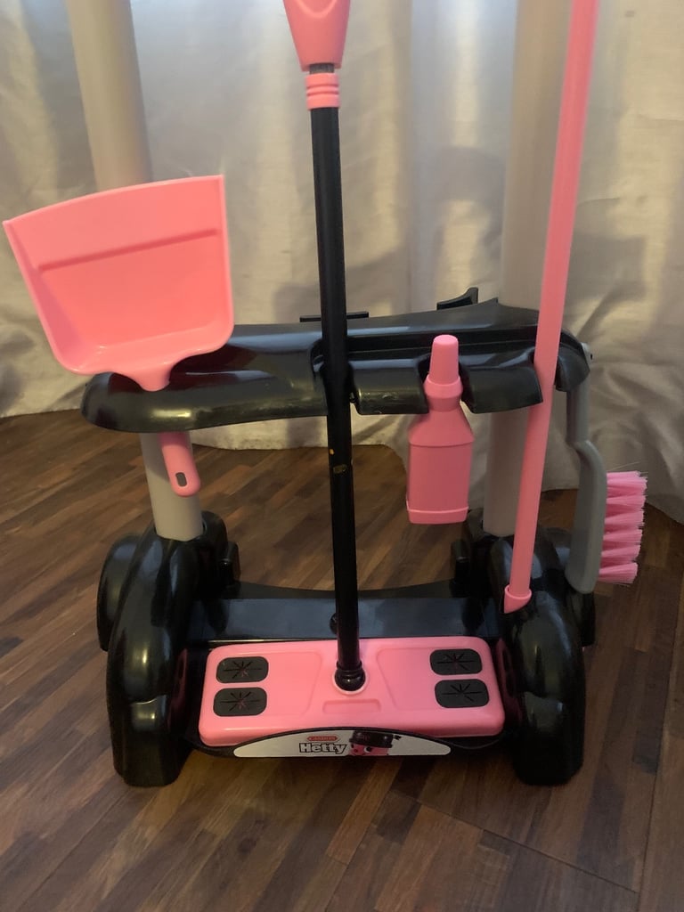 Six items of toys