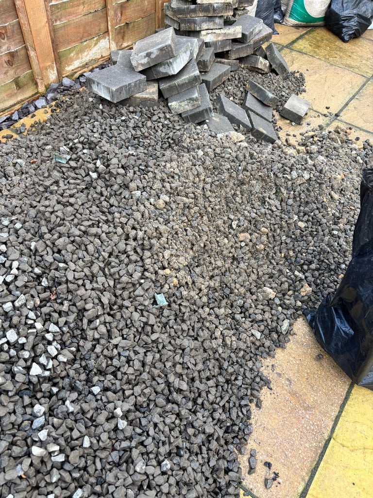Black basalt 20mm gravel £70 