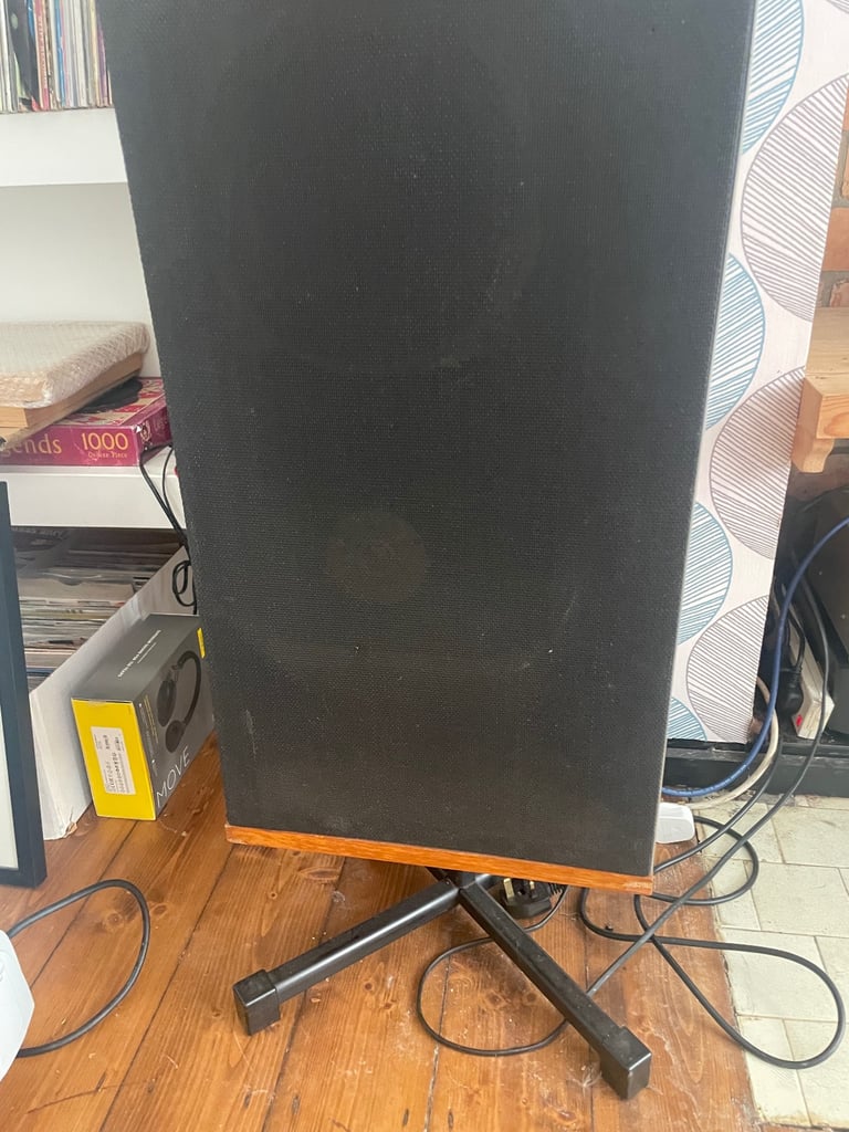 B&W DM2 series II floorstanding speakers