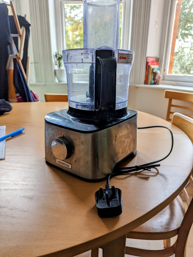 KITCHEN BLENDER