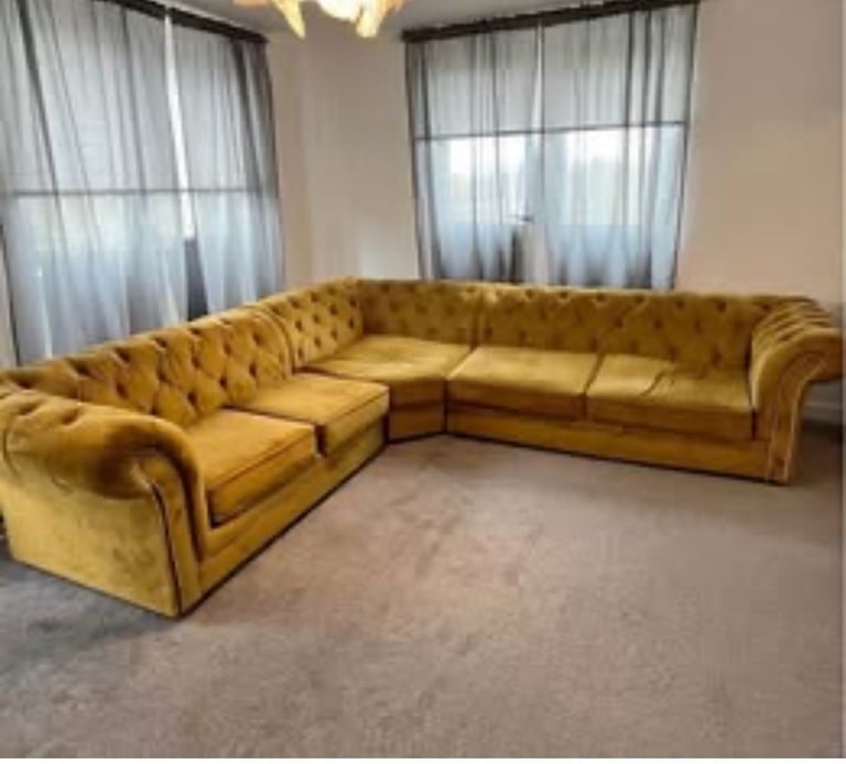 image for Chesterfield corner sofa 🛋️ *DELIVERY AVAILABLE ✅ 