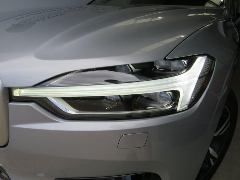 VOLVO XC60 2.0 D4 R-Design Auto AWD Euro 6 (s/s) 5dr Silver Auto Diesel 2018