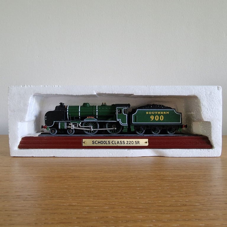 image for Schools Class 220 SR “Eton” Locomotive Model – Southern 900