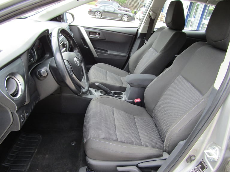 LEFT HAND DRIVE TOYOTA AURIS