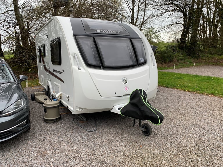 Touring Caravan Swift Challenger 480 SE, 2 Berth, Fitted Motor Mover.