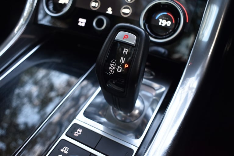 2021 Land Rover Range Rover Sport HSE SILVER+Panoramic Roof and Electric Deployable Tow Pack Esta...