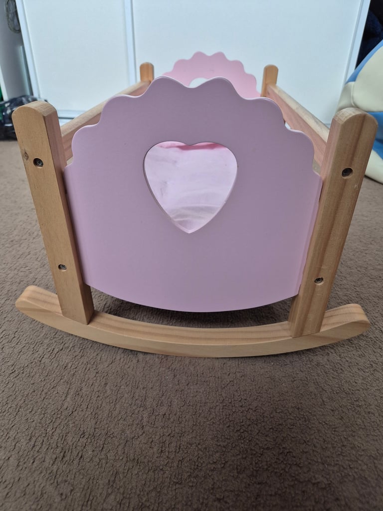 Doll's bed/cradle