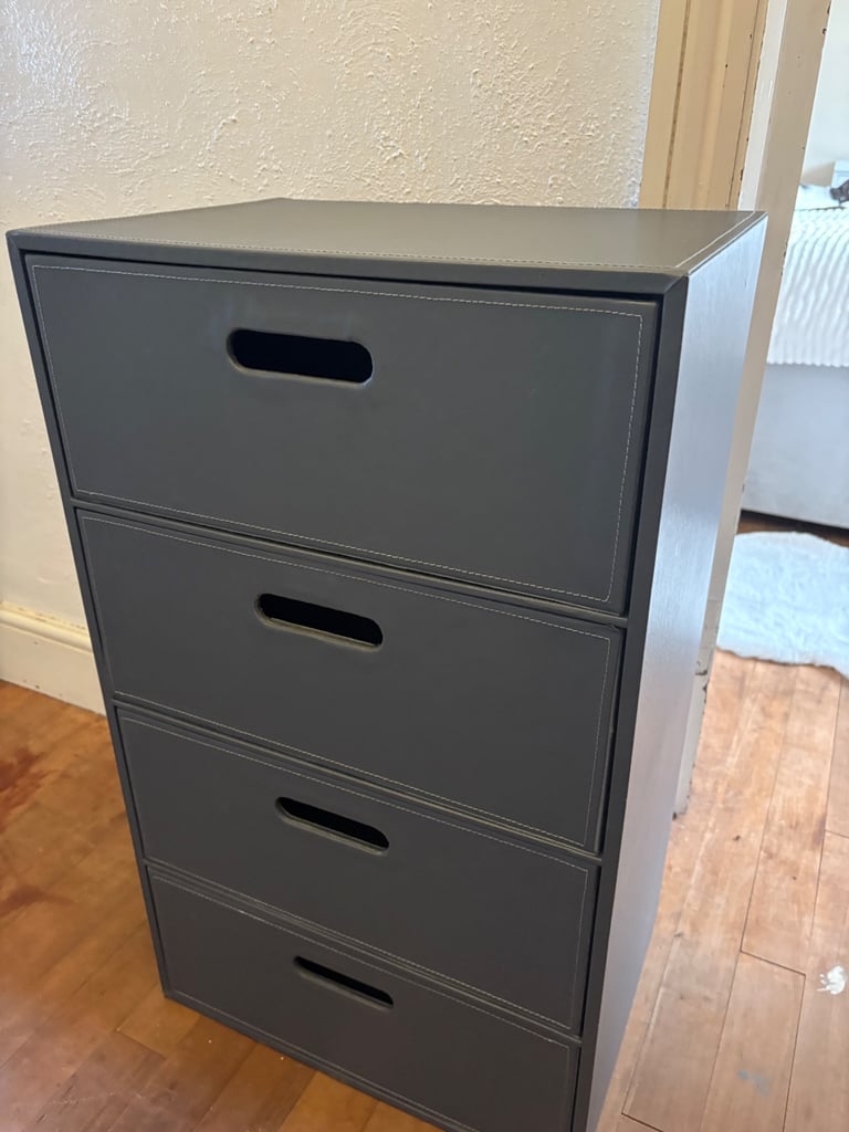 Grey bedroom drawers 