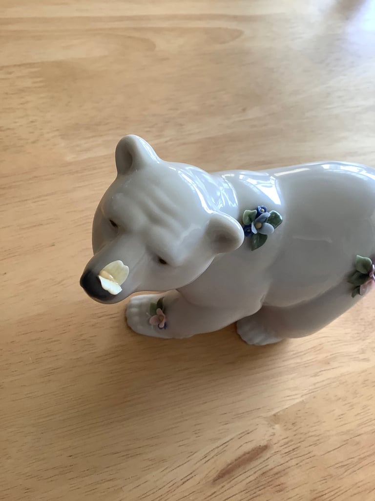 Lladro Polar Bear with flowers