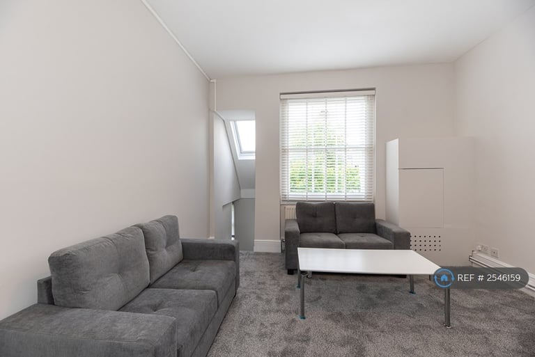 2 bedroom flat in West Cromwell Road, London, SW5 (2 bed) (#2546159)