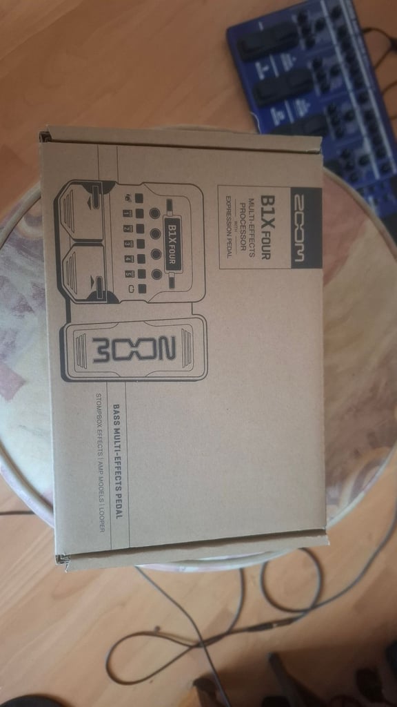 Zoom B1x bass effects unit 