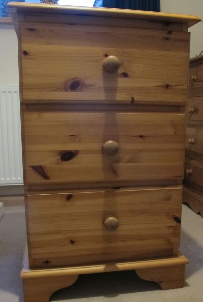 image for 3 Drawer Pine Chest of Drawers - Ideal Storage / 54 cm w x 51 cm d x 88 cm h