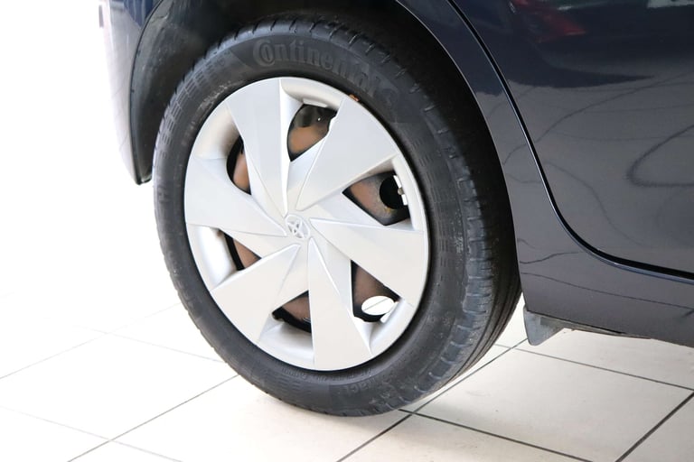 2016 Toyota AYGO 1.0 Aygo X-Play VVT-i CVT 5dr Hatchback Petrol Automatic