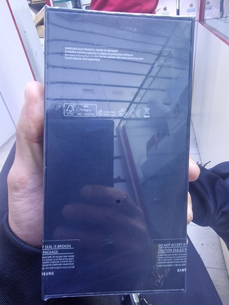 SAMSUNG GALAXY S22 ULTRA 5G 128GB BLACK &BURGUNDY SEALED PACK