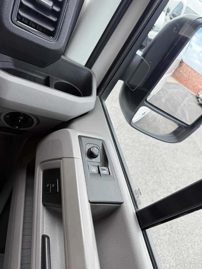 VOLKSWAGEN CRAFTER TRENDLINE 2.0TDI 140 MWB HIGH ROOF EURO 6 ***VAT INCLUDED***