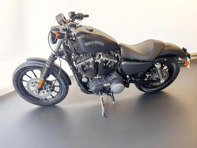 2015 Harley-Davidson Sportster 883 XL883N Iron 883