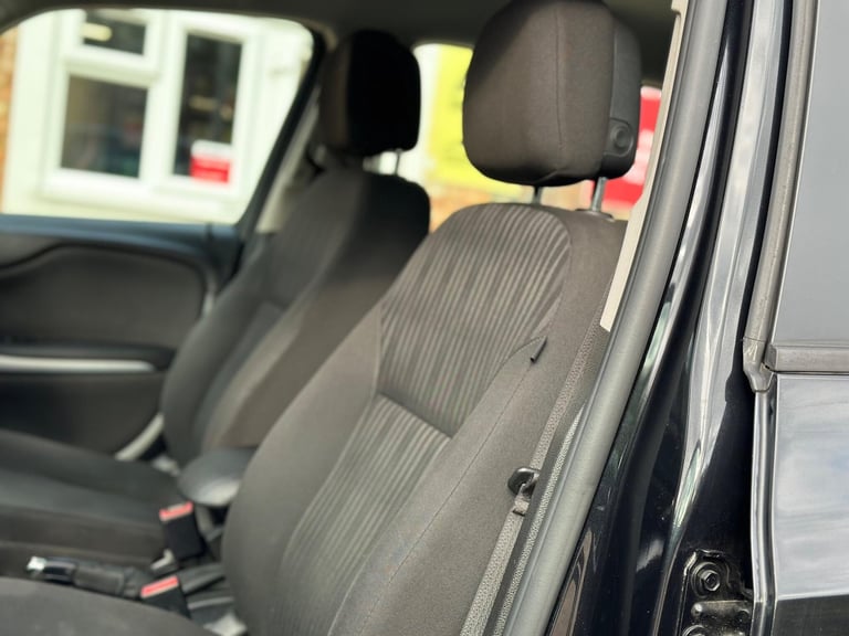 2013 Vauxhall Zafira Tourer 1.8 16V Exclusiv Euro 5 5dr Petrol