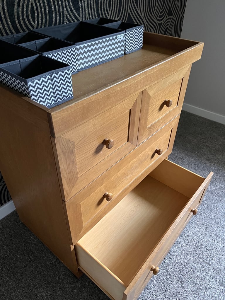 Nursery Dresser/baby changing unit