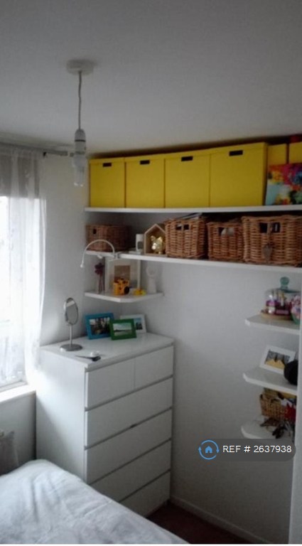 1 bedroom in Crampton House, London, SW8 (#2637938)