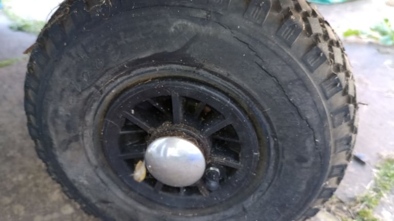 Eurokraft steerable trolley with brake