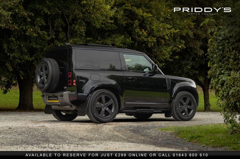 LAND ROVER DEFENDER 90 2.0 P300 X-Dynamic HSE - Amazing spec. Massive presence.