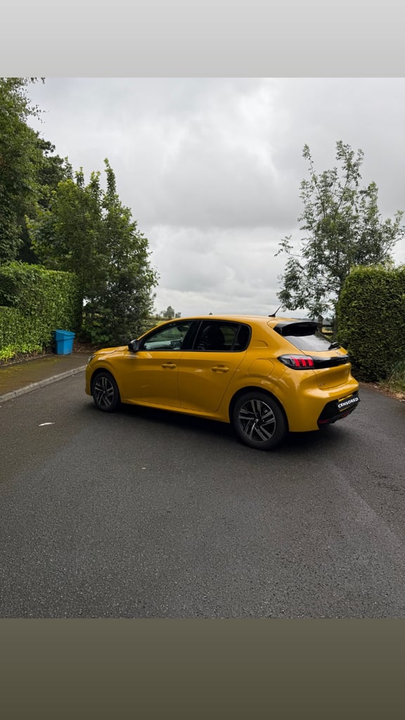 Peugeot 208 Allure Premium + 2023