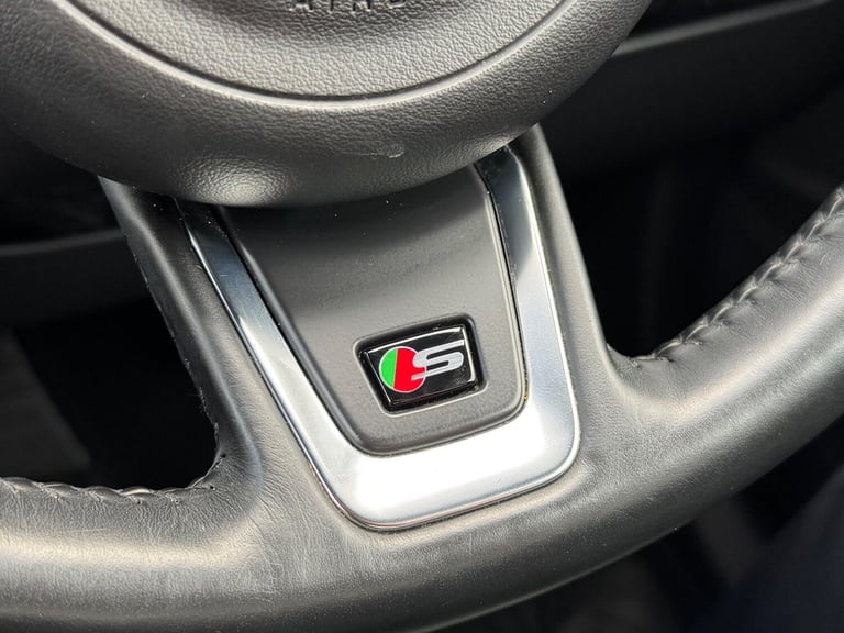 2017 Jaguar F-Pace 3.0 D300 V6 S Auto AWD Euro 6 (s/s) 5dr ESTATE Diesel Automatic