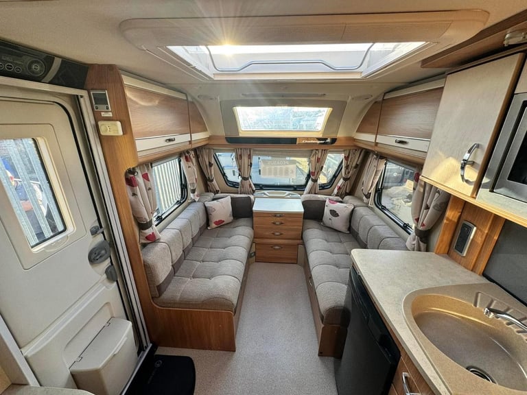 Swift Challenger SE 580 Transverse Island Bed Full Rear Bathroom