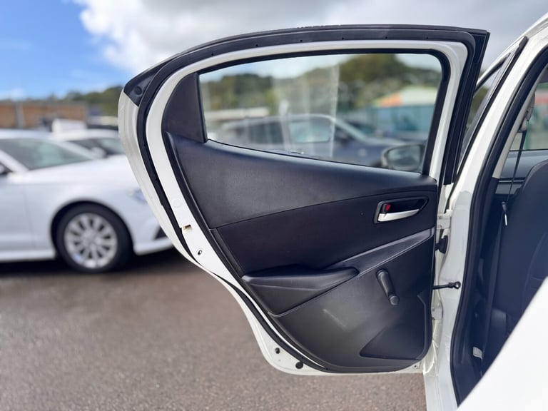 2015 Mazda Mazda2 1.5 75 SE 5dr HATCHBACK Petrol Manual