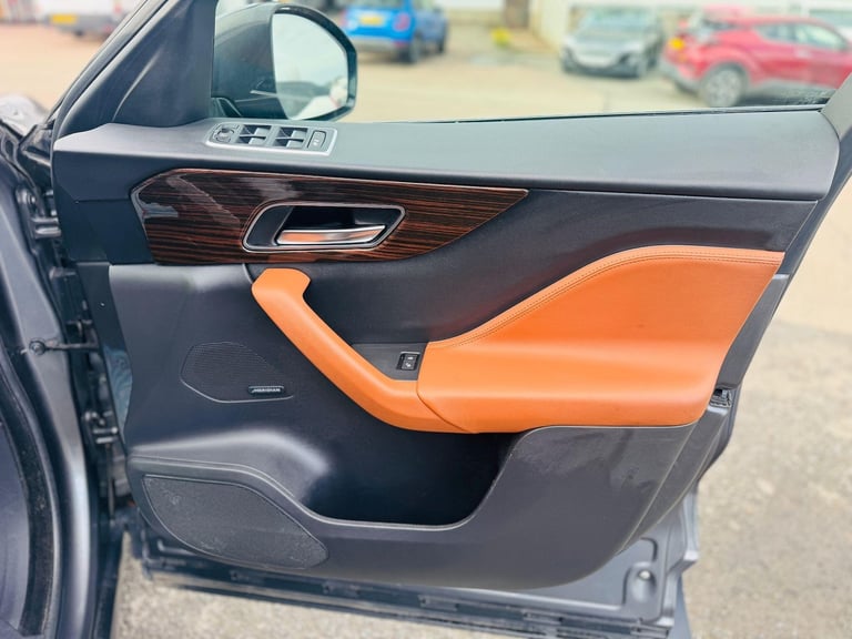 2017 Jaguar F-Pace 2.0d Portfolio 5dr Auto AWD ESTATE DIESEL Automatic