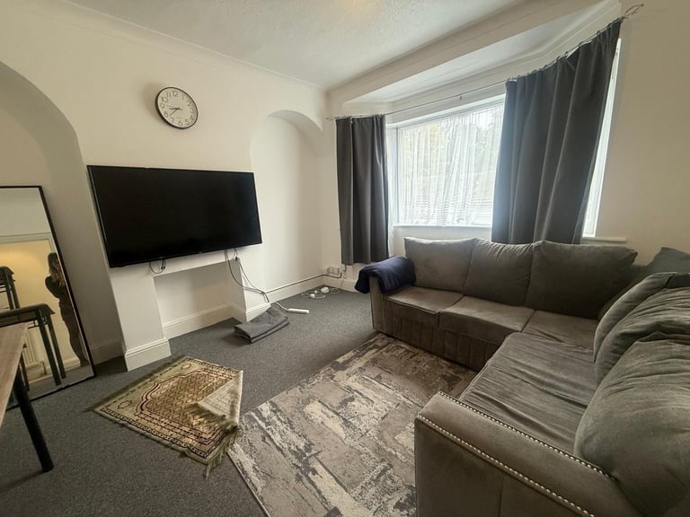 2 BEDROOM FLAT – CLAYHALL / ILFORD IG5 – AVAILABLE NOW 