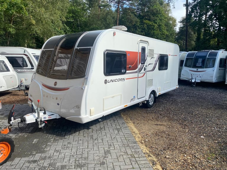 image for BAILEY UNICORN VALENCIA - 2015 - FIXED BED - 4 BERTH - MOVER - PRISTINE 