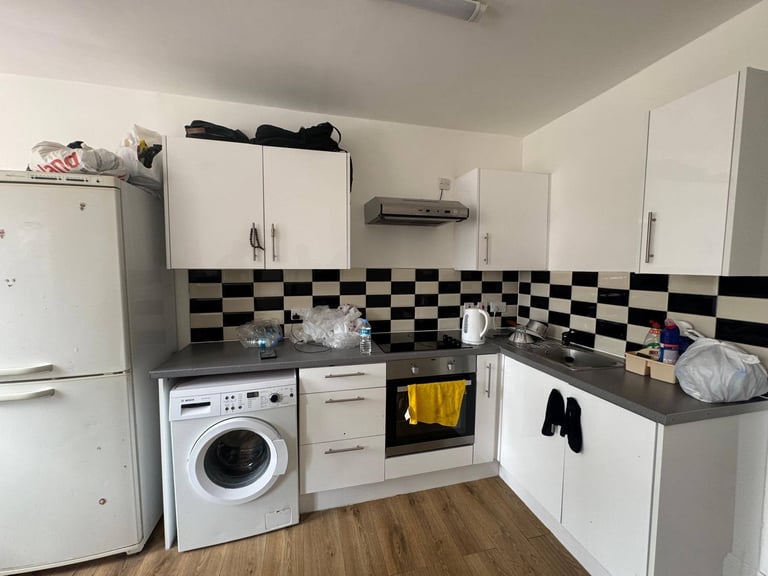 1 Bed Flat To Let EN3 7AP