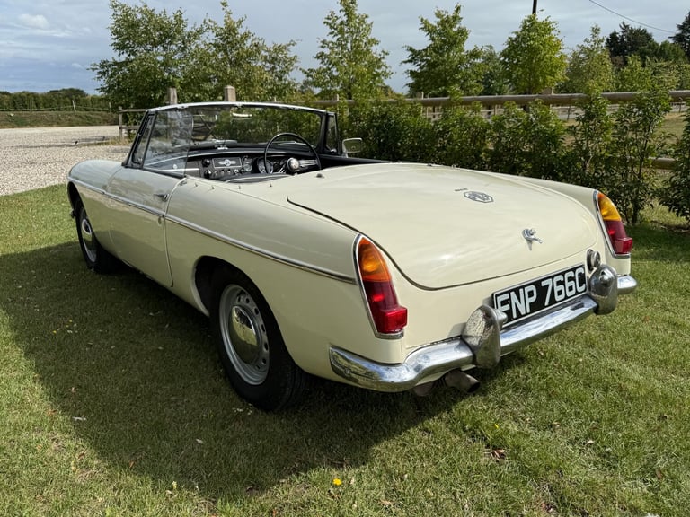 1965 MG MGB Pull Handle Roadster  Convertible PETROL Manual