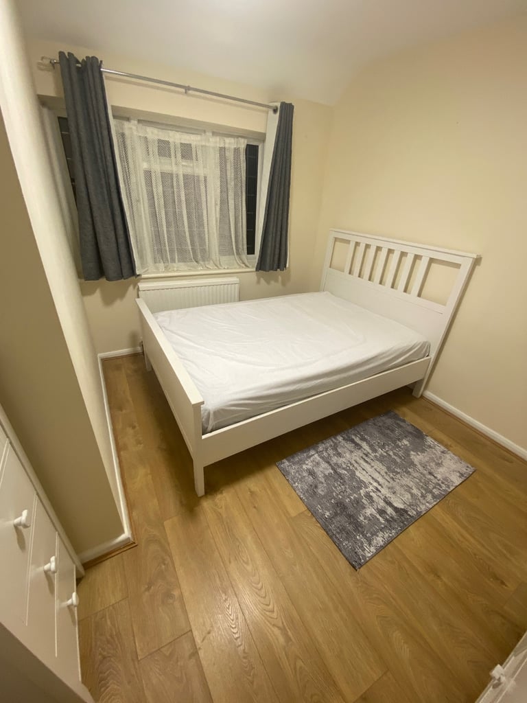 2 Double rooms to let in Woodford