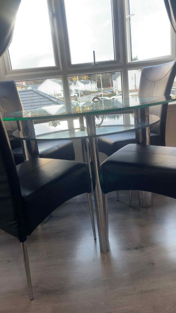 Glass round table and 4 chairs 