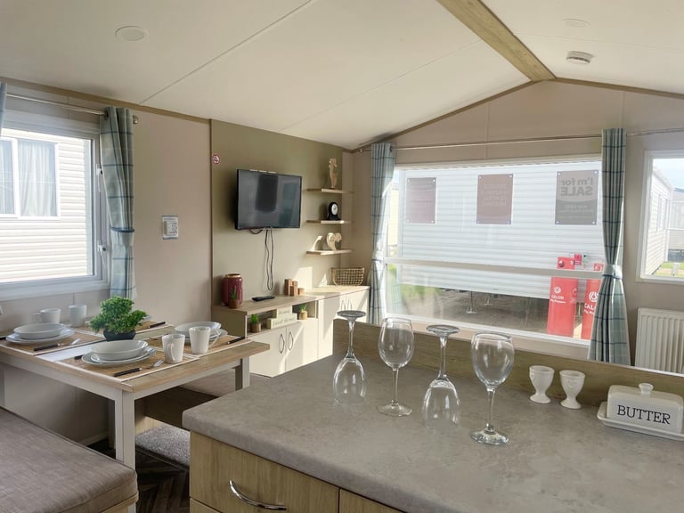 CHEAP STATIC CARAVAN FOR SALE AT BROADLAND SANDS HOLIDAY PARK - 11.5 MONTH OWNER SEASON
