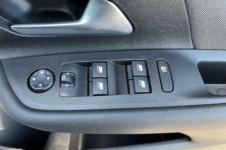 2023 Vauxhall Mokka 1.2 Turbo Design 5dr Auto HATCHBACK PETROL Automatic