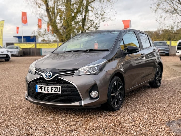 2016 Toyota Yaris 1.5 VVT-h Design E-CVT Euro 6 5dr Hatchback Automatic