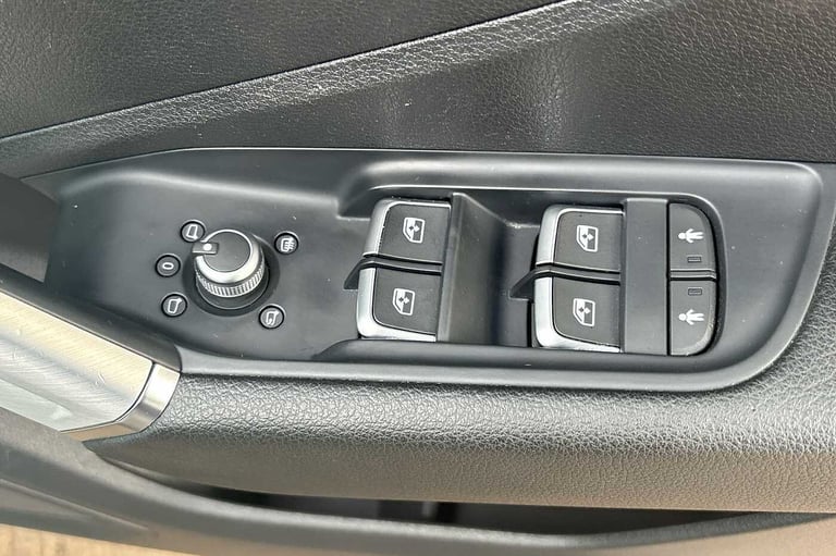 2023 Audi Q2 35 TFSI S Line 5dr SUV PETROL Manual